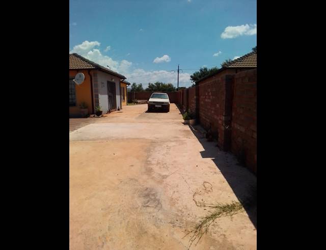 3 BEDROOM HOUSE FOR SALE IN THE ORCHARDS